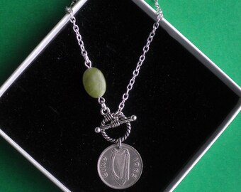 Colgante con moneda irlandesa, mármol de Connemara, lebrel irlandés, regalo de 64 cumpleaños de 1962