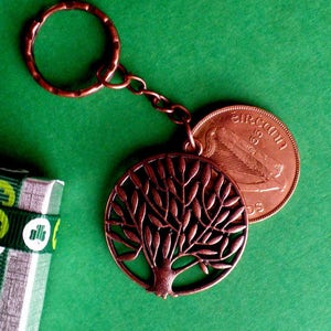 1933 Penny Keyring, 92. Boxed Geschenk, für Ihn, aus Irland, Schlüsselanhänger mit Baum des Lebens Charme zirkulierte Münzen direkt