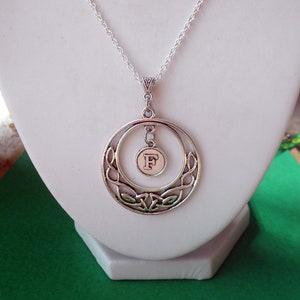 Personalizar colgante, personalizar collar, elección de inicial, círculo celta, collar del niño, regalo para el adolescente