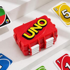 3D-utskriven UNO-kortlåda, familjespelkväll, anpassad UNO-kortorganisatör, säkerhetsspänne, kompakt kortlåda, flera färger, rymmer upp till 112 kort