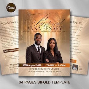 Könnte beinhalten: Eine vierseitige Faltblattvorlage für ein 20. pastorales Jubiläum. Das Design zeigt einen goldfarbenen Hintergrund mit einem Mann und einer Frau in dunklen Anzügen, den Text Pastoral Anniversary, das Datum 15TH August 2026 und Kingdom Builders Church.