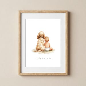 Könnte beinhalten: Ein gerahmter Aquarelldruck, der einen goldfarbenen Hund und ein Baby zeigt, die nebeneinander sitzen und von hinten zu sehen sind. Das Baby trägt eine weiße Windel. Unter der Illustration steht der Text OLIVER & LUNA in einer schlichten Schrift.