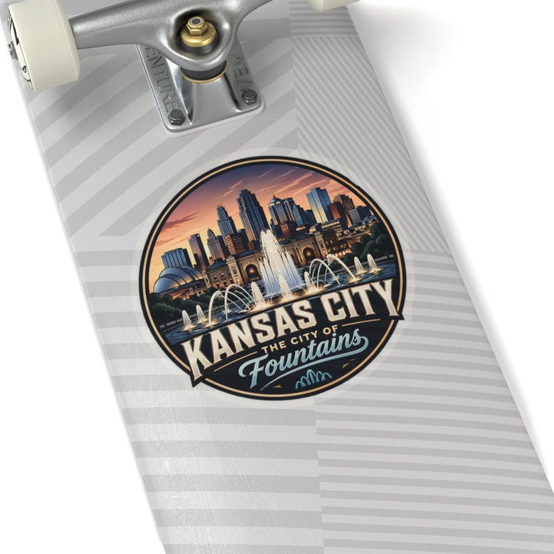 Pegatina para viajeros y residentes de Kansas City, pegatina de Kansas City, calcomanía de recuerdo de la Ciudad de las Fuentes, idea de regalo con el horizonte del Medio Oeste. imagen 10