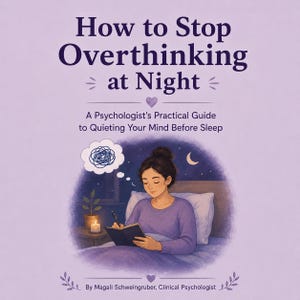 Peut inclure: Une couverture de livre intitulée How to Stop Overthinking at Night: A Psychologist's Practical Guide to Quieting Your Mind Before Sleep par Magali Schweingruber. L'illustration montre une personne écrivant dans un journal au lit.