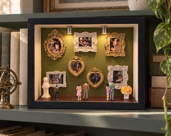 Mini museo personalizado con vitrina y luz LED, galería de fotos familiar DIY, marco de diorama en miniatura hecho a mano, regalo de recuerdo único