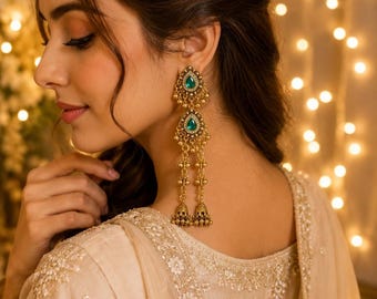 Pendientes Jhumka indios: estilo tradicional étnico bohemio en tonos dorados y plateados.