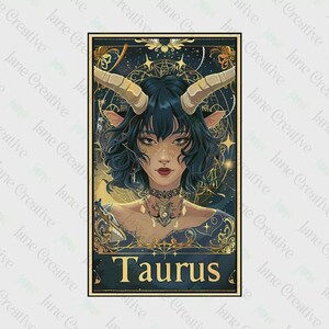 Könnte beinhalten: Ein rechteckiger Wandkunstdruck mit einer stilisierten Illustration einer Person mit dunklem Haar und großen Hörnern vor einem dunkelblauen Hintergrund mit goldenen Himmelsmustern. Das Wort Taurus ist unten in Gold aufgedruckt.