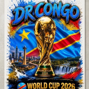 Puede incluir: Un póster con el texto DR CONGO y WORLD CUP 2026. El diseño incluye un trofeo dorado, la bandera de la República Democrática del Congo, un horizonte urbano, una cascada y un balón de fútbol con el patrón de la bandera nacional sobre fondo azul.
