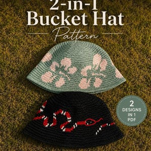 Op de afbeelding: Twee gehaakte bucket hats. De bovenste hoed is saliegroen met een lichtroze bloemenpatroon. De onderste hoed is zwart met een rood, wit en zwart slangenpatroon. De tekst luidt: 2-in-1 Bucket Hat Pattern en 2 DESIGNS IN 1 PDF.
