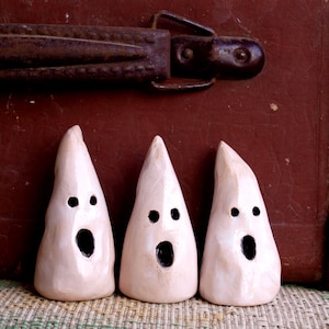 Ceramic ghosts, Set mini ghost, Ghosts Halloween Décor, Ghost sculpture,  Desk accessories, Halloween décor, scary ghost, ghost sculpture