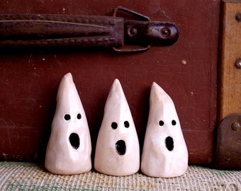 Ceramic ghosts, Set mini ghost, Ghosts Halloween Décor, Ghost sculpture,  Desk accessories, Halloween décor, scary ghost, ghost sculpture