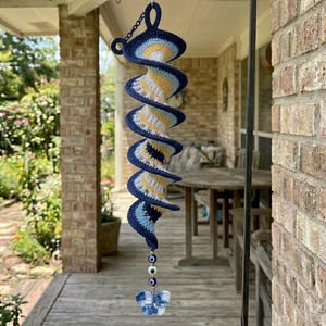 Patron de girouette papillon au crochet PDF | Décoration de jardin suspendue DIY | Modèle de toupie au crochet d'extérieur | Téléchargement instantané