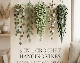 Op de afbeelding: Vijf gehaakte hangende ranken aan een houten stok, met diverse groene blad- en bloemmotieven. De tekst luidt: 5-IN-1 CROCHET HANGING VINES, 5 ORIGINAL BOTANICAL DESIGNS, DIGITAL PDF PATTERN, Designs Ovation. Dit zijn textiele plantenreplica's.