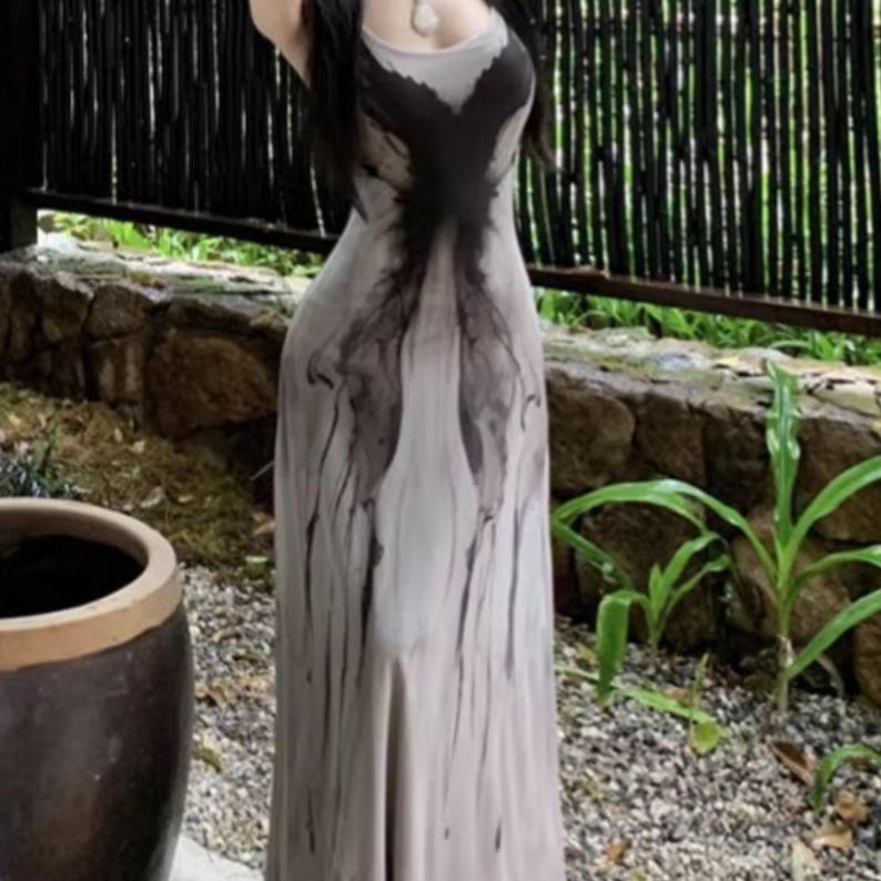 Art Print Dress | Waist Detail Long Gown | Party Wear | Soft Summer Style

Art print dress with waist detail, long gown shape, sleeveless cut, and soft summer party styling.