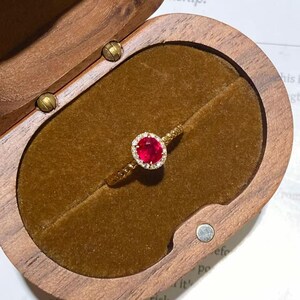Anel com Rubi Natural de 0,85 ct em Ouro 18K com Halo de Diamantes, Aro Vintage com Contas, Joia Fina, Presente de Natal para Ela, Frete Expresso Grátis
