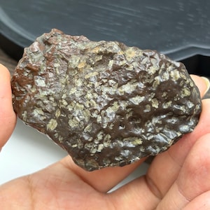 98,5 g Natuurlijk olivijnmeteorietexemplaar, magnetisch ruimtesteenmineraal, verzamelobject