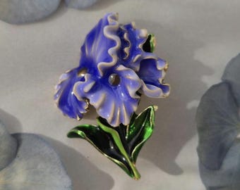 Vintage Beautiful Iris brooch