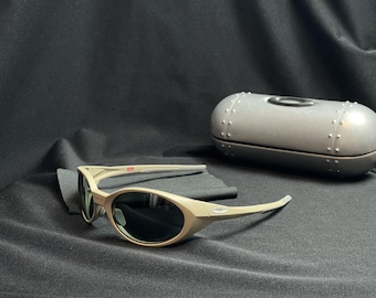 Oakley Eye Jacket Redux-zonnebril: beige montuur, Prizm zwarte gepolariseerde glazen, hoge brugpasvorm