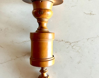 Pinza de mesa antigua de madera con forma de cojín de alfileres