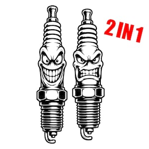 Peut inclure: Deux illustrations graphiques en noir et blanc de bougies d'allumage avec des visages anthropomorphes. La bougie de gauche a un large sourire édenté, tandis que celle de droite a une expression colérique. Le texte rouge 2 IN 1 est visible.