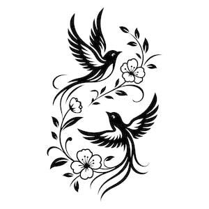 Puede incluir: Una ilustración gráfica en blanco y negro que muestra dos aves estilizadas en vuelo, situadas entre enredaderas florales y flores. El diseño utiliza formas negras sólidas y audaces para representar las alas y las plumas.