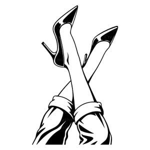 Könnte beinhalten: Eine schwarz-weiße grafische Illustration eines Paares an den Knöcheln gekreuzter Beine. Die Beine tragen eine Hose mit Umschlag und spitze High-Heels. Das Design zeichnet sich durch kräftige, klare Linien mit kontrastreichen Schattierungen aus.