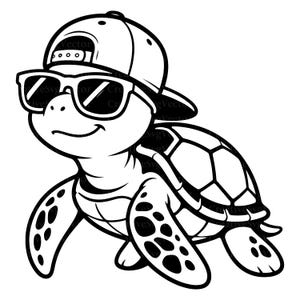 Peut inclure: Une illustration en noir et blanc représentant une tortue de mer portant une casquette de baseball et des lunettes de soleil sombres. La tortue est vue de profil avec une carapace à motifs et des nageoires tachetées, dans un style graphique.