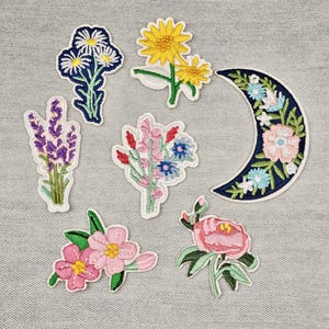 Floral Iron On Embroidery Patches,Wildflower Daisy Lavender Moon Patch,Vintage Botanical Flower Patches,Cottagecore Wildflower Embroidery