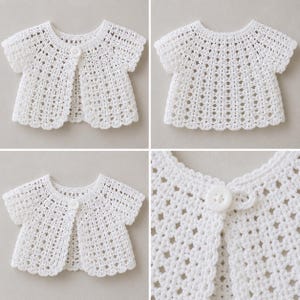 Può includere: Un cardigan bianco a maniche corte realizzato all'uncinetto con un motivo traforato, scollo rotondo e orlo smerlato. Il capo si chiude sulla parte superiore con un singolo bottone bianco e un'asola coordinata, mostrando una trama delicata.
