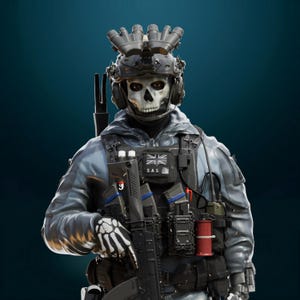 Pode incluir: Uma figura tática com máscara de caveira, jaqueta cinza-escura com capuz e colete de combate preto com bandeira britânica e o texto SAS. O equipamento inclui capacete com visão noturna, um rifle e luvas com estampa de esqueleto.