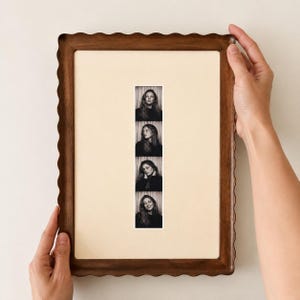Walnussholz Bilderrahmen A4 mit farbigem Passepartout für Instax & Fotostreifen