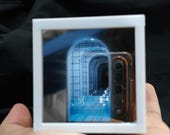 Poolcore Aesthetic Infinity Mirror Cube, White Tile Pool Dual Arches Liminal Space Diorama Desk Lamp, Peaceful Gift for Gamer Geek Develper