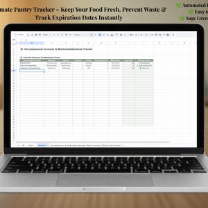 Könnte beinhalten: Ein silberner Laptop mit einer digitalen Vorratskammer-Inventar & Mindesthaltbarkeits-Tracker Tabelle. Der Bildschirm zeigt Spalten für Produkt, Kategorie, Lagerort, Bestand, Einheit, Mindestbestand, MHD Datum, Tage übrig und Einkaufs-Status an.