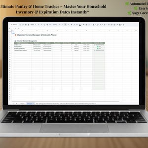 Könnte beinhalten: Ein Laptop-Bildschirm mit einer digitalen Vorrats- und Haushaltsinventar-Tabelle. Die Benutzeroberfläche enthält Spalten für Artikelnamen, Kategorien, Lagerorte, Mengen und Mindesthaltbarkeitsdaten mit Text in deutscher Sprache.