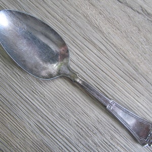 1881 Rogers-1915 Grecian Pattern Baby Spoon