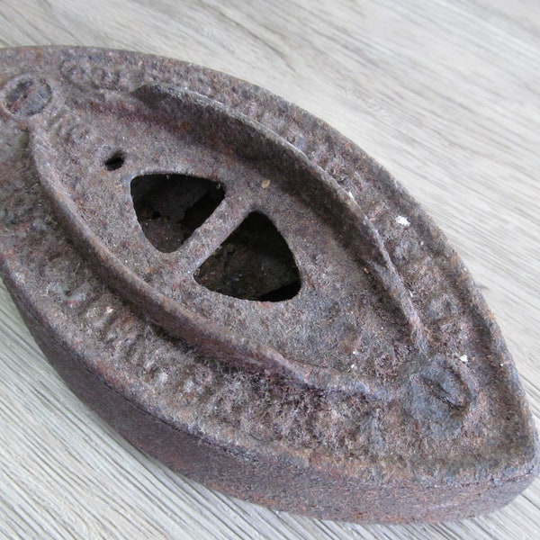 Antique Cast Iron Metal  Sad Iron made during the early 1900's, solid heavy cast iron.