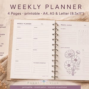Puede incluir: Una plantilla de planificador semanal imprimible con un diseño de dos páginas que incluye secciones para tareas diarias, revisión semanal, seguimiento de hábitos y registro de estado de ánimo. Incluye una ilustración floral en tamaños A4 y A5.