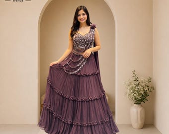 Lehenga Choli de georgette Chinon con volantes florales y bordados.