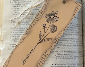 Personalized Birth Month Flower Bookmark, Floral Bookmark, Gift for Friend, Gift for Mother, Gift for Daughter, Custom Bookmark, Book Lover