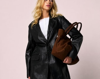 Chaqueta tipo blazer de cuero genuino negro: estilo oversize, minimalista y elegante para la oficina.