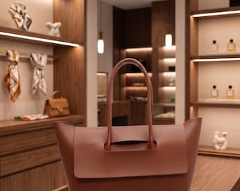 Modern Leather Handbag with Flap, Oversized Chic Shoulder Bag