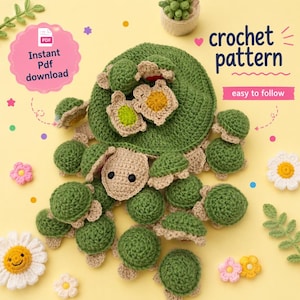 Op de afbeelding: Een haakpatroon voor een schildpad met een groen schild en een beige kop, met de tekst Instant Pdf download, crochet pattern en easy to follow. Het ontwerp bevat kleine gehaakte bloemen en een vetplantje.