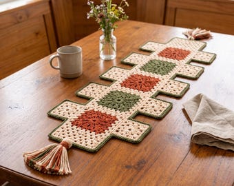 Herbstliche Tischläufer-Häkelanleitung (PDF), Patchwork-Tischdekoration im Landhausstil mit Quasten und Oma-Motiv