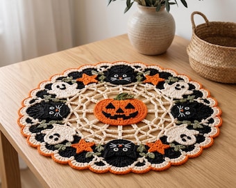 Halloween-Häkeldeckchen-Anleitung (PDF), Tischdecke mit Spinnennetz-Motiv, Kürbis-Katze-Geist-Häkeldeko