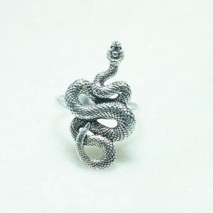 Anello a serpente attorcigliato in argento sterling, fascia decorativa a serpente ossidata in argento 925