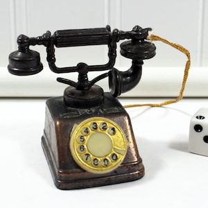 Vintage Die Cast Mini Old-Fashioned Telephone Novelty Pencil Sharpener