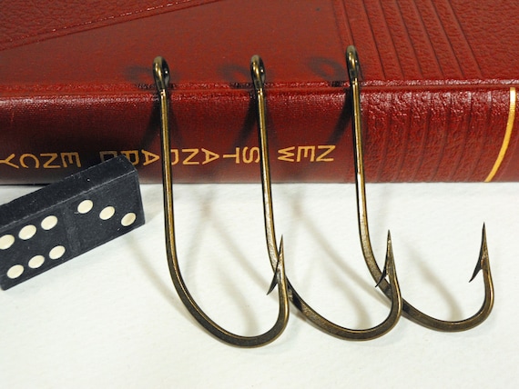 antique pflueger fish hooks Three Large Vintage Pflueger O'shaugnessy Fish Hooks, Bronzed No. 15521
