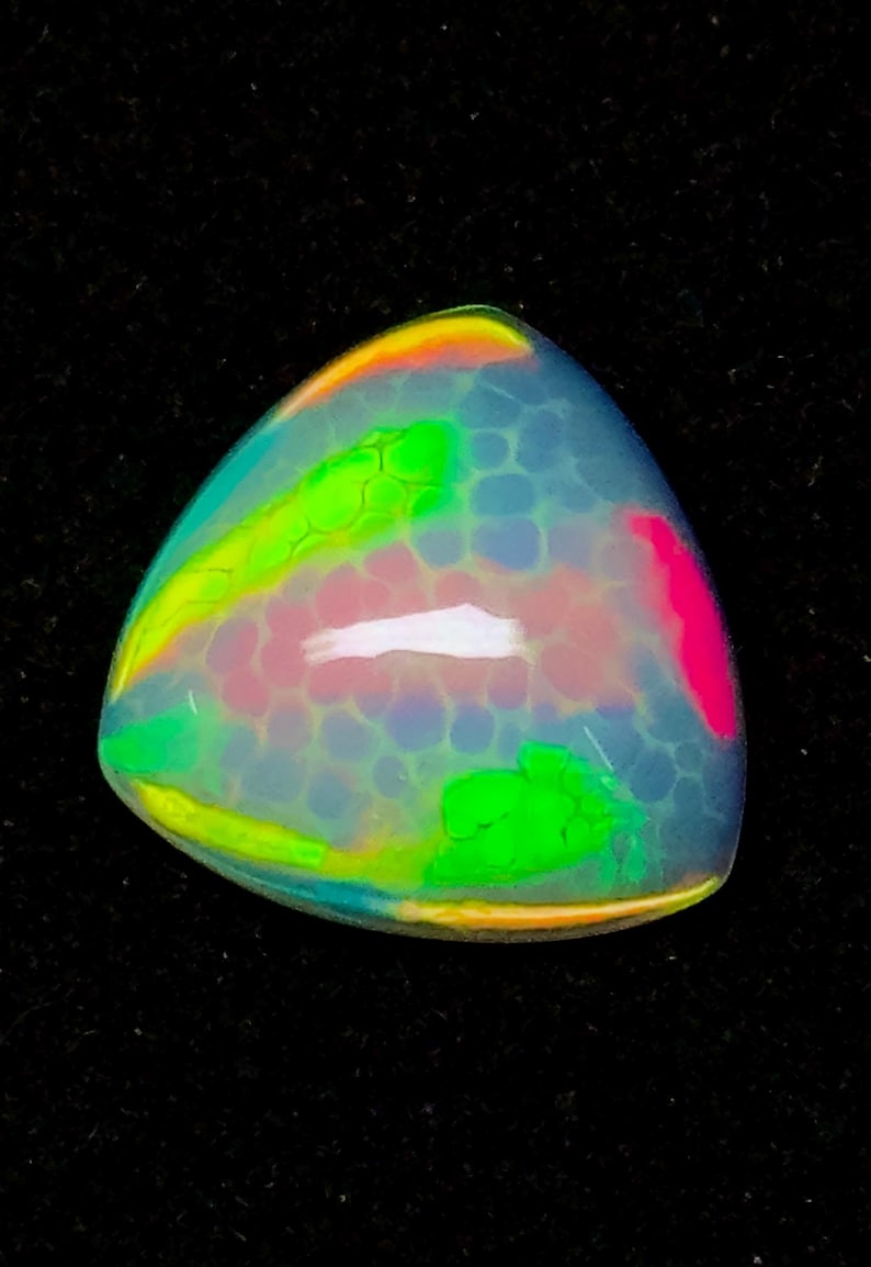 Natural Ethiopian Honeycomb Opal Cabochon 6.65 Cts, AAA+ Trillion Multi Fire Loose gemstone Gemstones 15x15 mm October Birthstone image 1