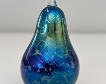 John Ditchfield Art Glass Pear Glasform irisierender Briefbeschwerer