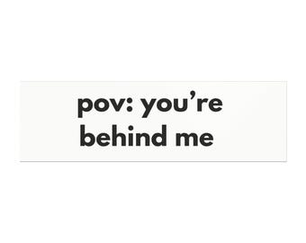 Imán para coche POV You’re Behind Me, pegatina con cita divertida para conductores, decoración sarcástica para vehículos, humor para viajes por carretera, regalo para conductores, accesorio para entusiastas de los coches